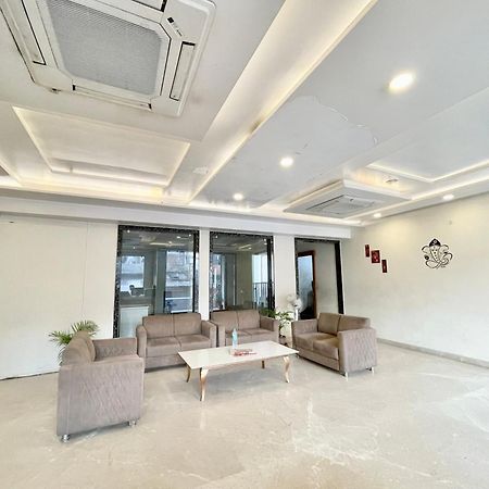 Hotel Rudraksh ! Varanasi !Fully-Air-Conditioned Hotel At Prime Location With Parking Availability, Near Kashi Vishwanath Temple, And Ganga Ghat 2 ภายนอก รูปภาพ