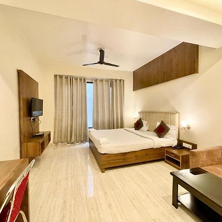 Hotel Rudraksh ! Varanasi !Fully-Air-Conditioned Hotel At Prime Location With Parking Availability, Near Kashi Vishwanath Temple, And Ganga Ghat 2 ภายนอก รูปภาพ