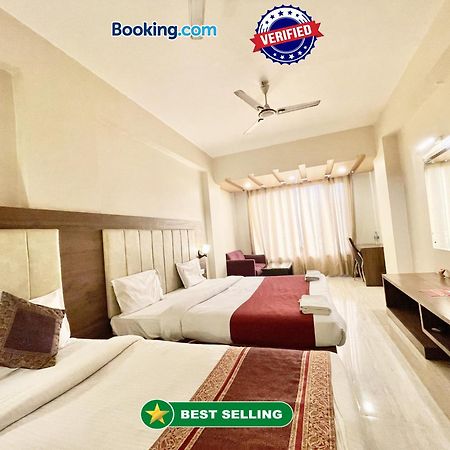 Hotel Rudraksh ! Varanasi !Fully-Air-Conditioned Hotel At Prime Location With Parking Availability, Near Kashi Vishwanath Temple, And Ganga Ghat 2 ภายนอก รูปภาพ